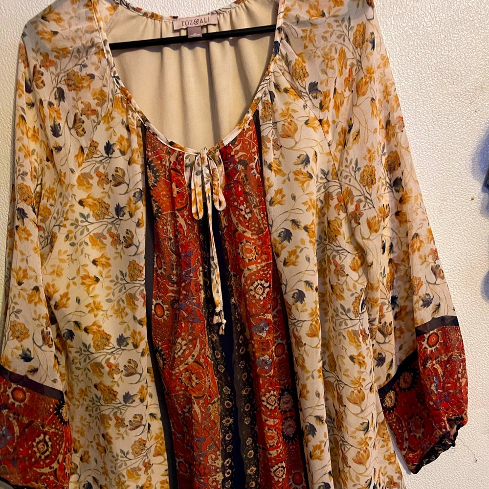 ROZ&ALI XL Tan with flowers, blouse